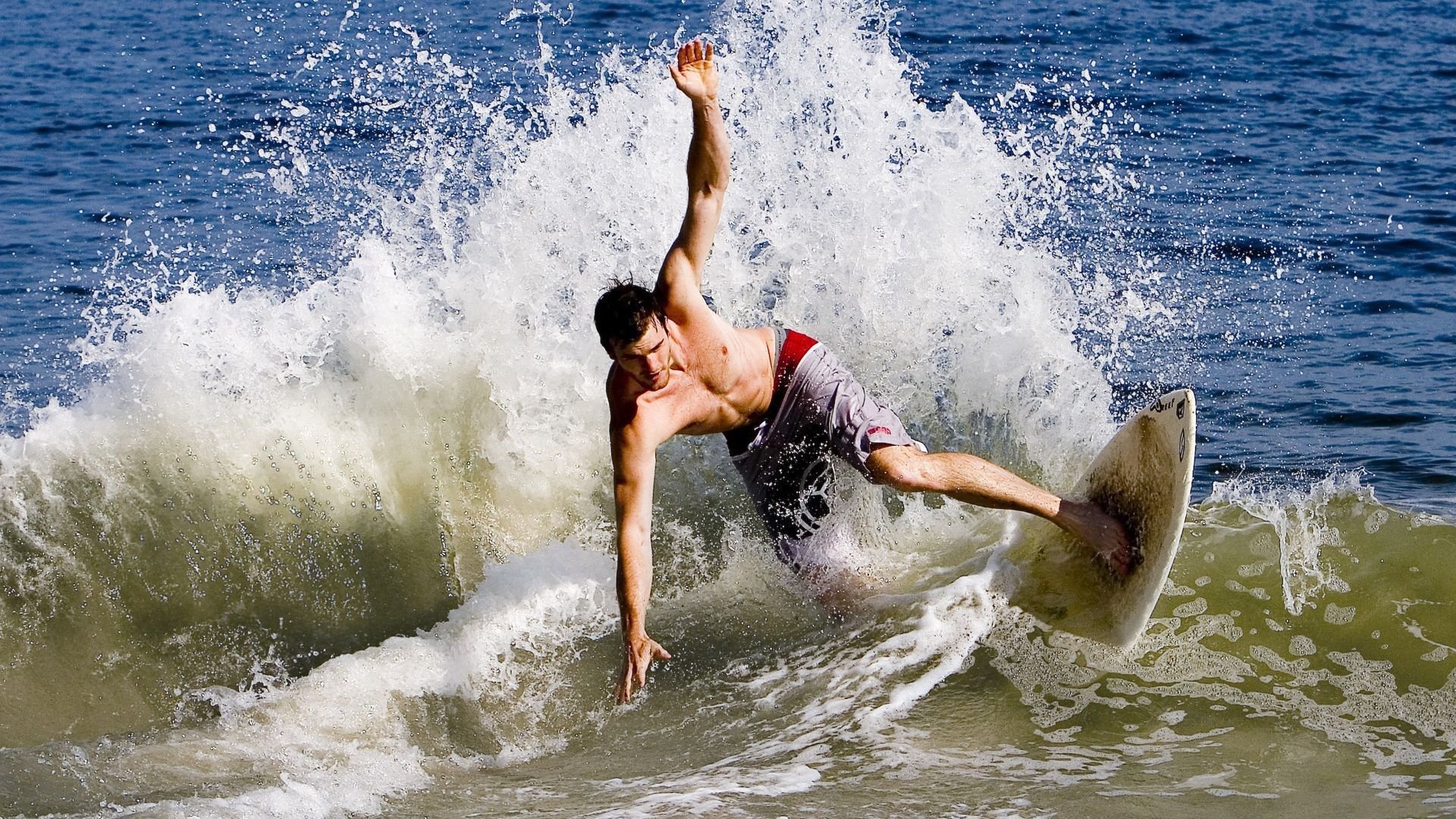 开云体育中国-深圳队输了比赛，却诞生了一位让全CBA胆寒的破壁者，小贾伦用一场比赛重新定义单点爆破